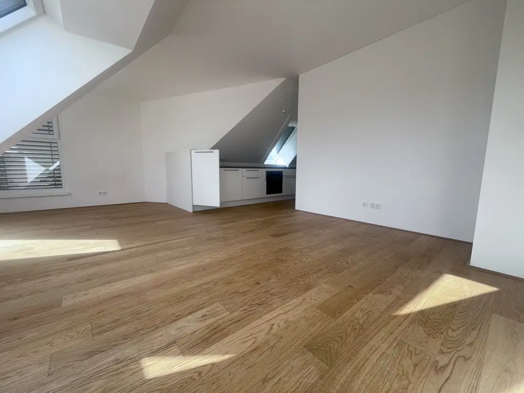 ERSTBEZUG | DG-Wohnung mit einladender Terrasse | Provisionsfrei | Inklusive Einbauküche