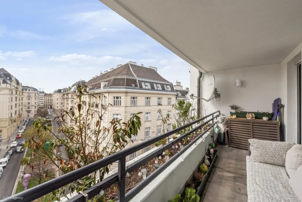 **Leben am Esteplatz - Hochwertige und helle 4-Zimmerwohnung mit Weitblick!**