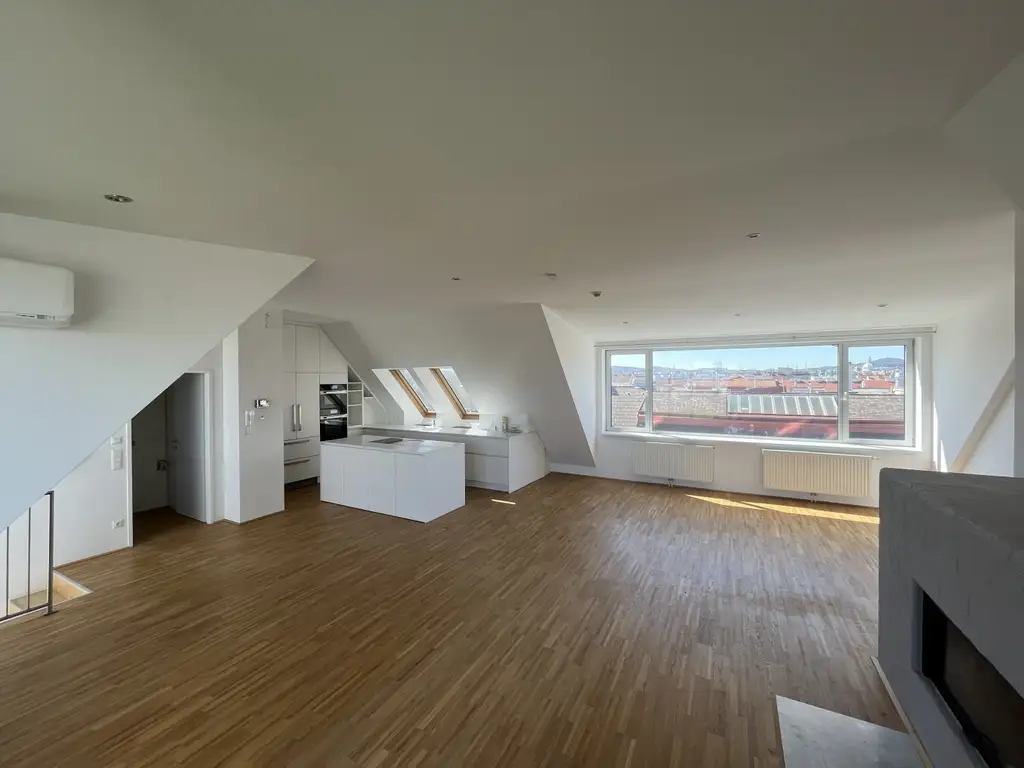 Traumhafte Maisonettewohnung mit Dachterrasse und Kamin - Blick auf den Stephansdom