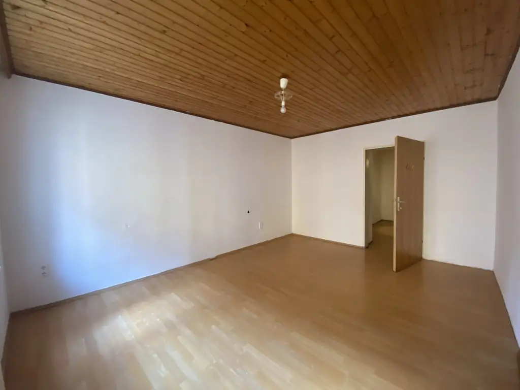 Lichtdurchflutete 2-Zimmerwohnung in saniertem Altbauhaus | Best-Lage am Tivoli!
