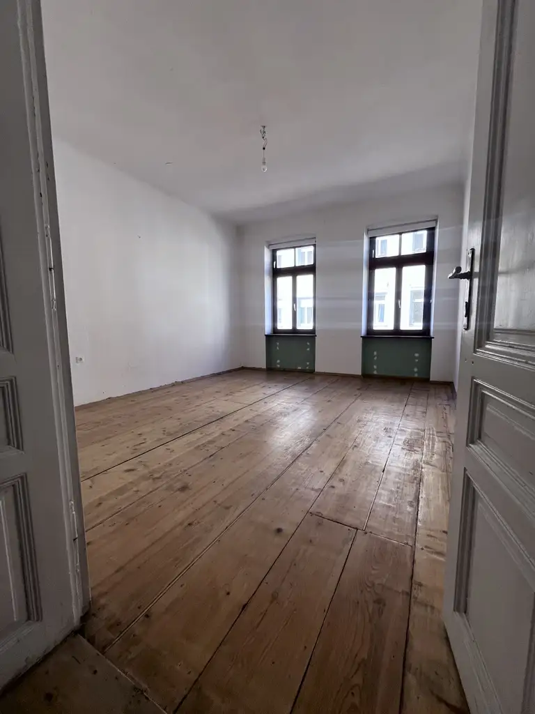 Sanierungsbedürftige Altbauwohnung mit Entwicklungspotenzial - nahe Yppenplatz!