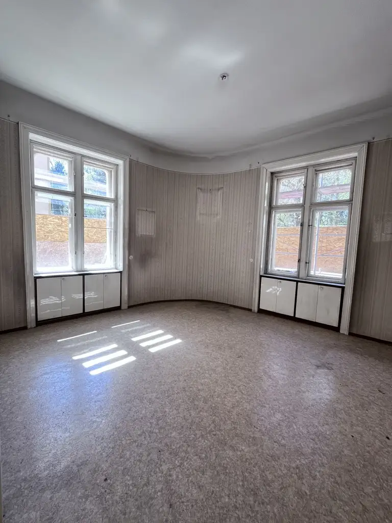 Sanierungsbedürftige Altbauwohnung in Prachtvollen Altbauhaus | Best-Lage Meidlings!