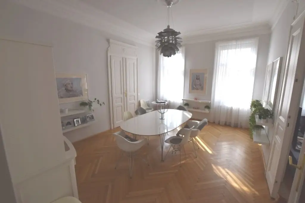 WG-Wohnung beim Museumsquartier - 6 große getrennt begehbare Zimmer!
