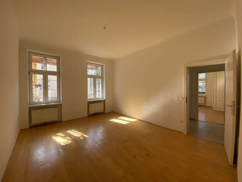 Herrschaftlich Wohnen am Tivoli | großzügige 3-Zimmerwohnung in prachtvollem Altbauhaus!