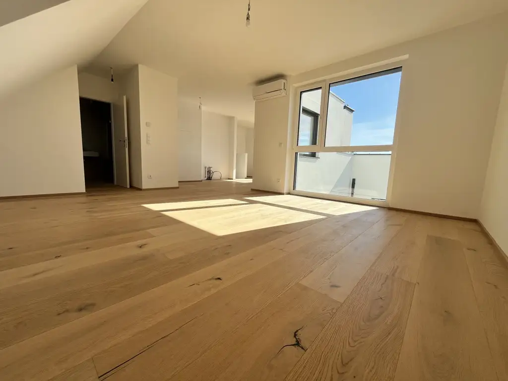 ERSTBEZUG | Gemütliche Dachgeschoss-Maisonette mit beeindruckender Terrasse | Nächst der Lobau