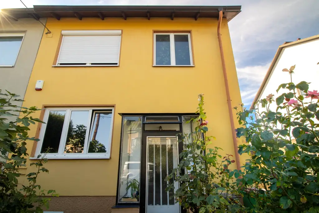 Arrive. Settle In. Stay. Spacious, fully furnished home with garden