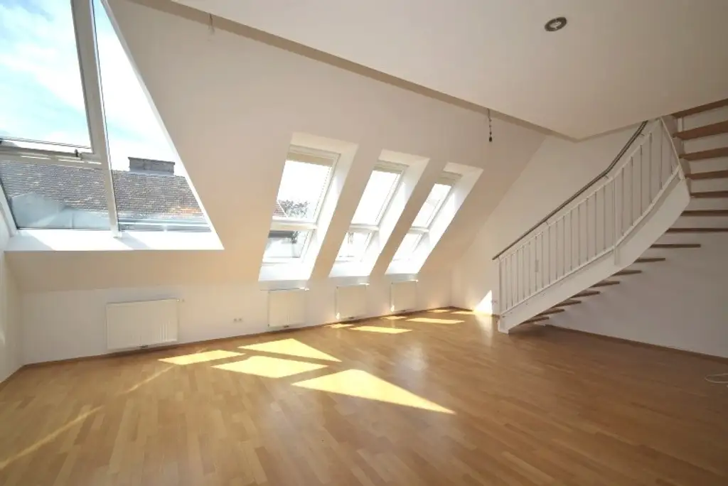 Dachgeschosswohnung auf 2 Etagen mit großer südseitiger Terrasse in der Stumpergasse!