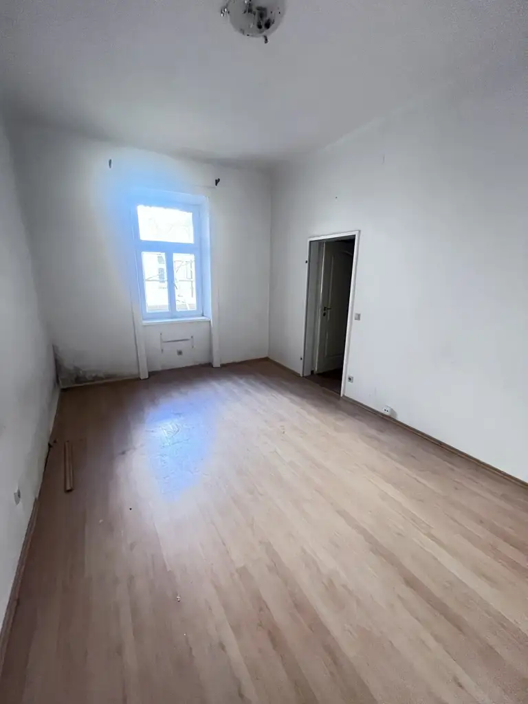 Saniertes Altbauhaus | Innenhofausrichtung | an der U3 | Anschlüsse für WC vorhanden!
