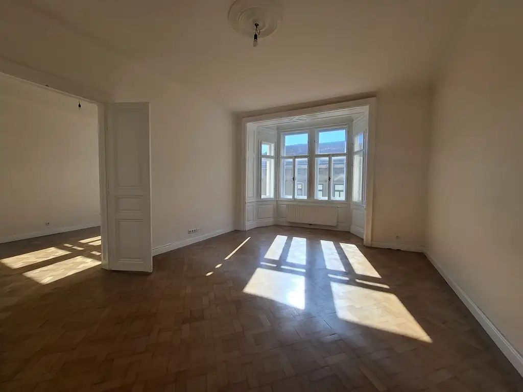 Großzügig angelegte, 4 Zimmer Wohnung in der Liechtensteinstraße