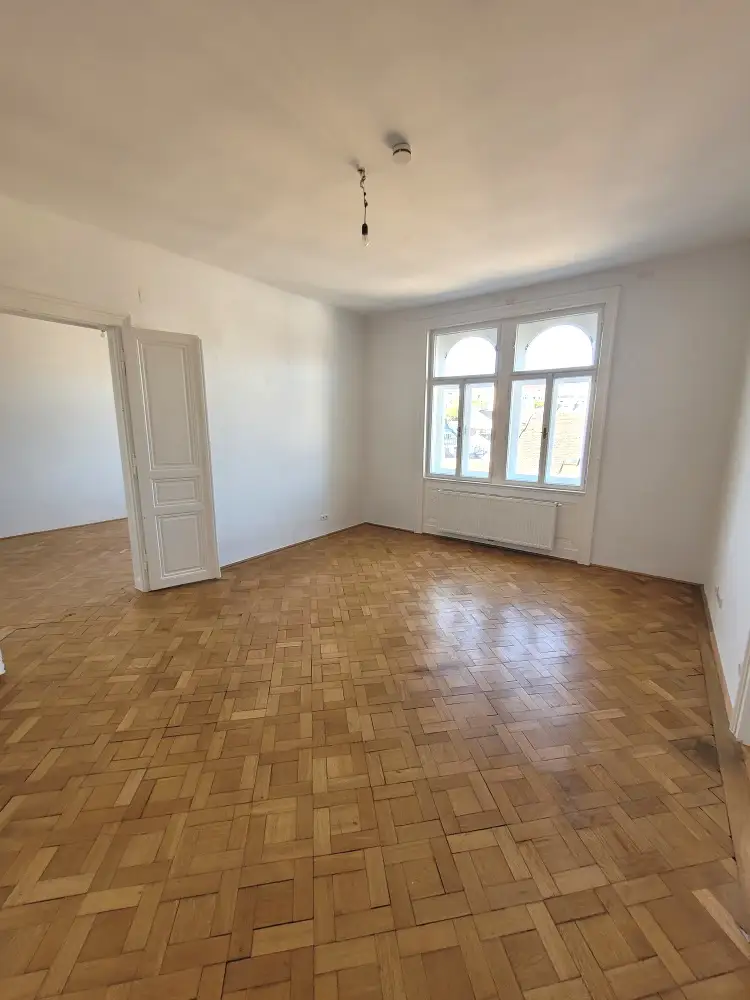ZENTRAL GELEGENE ALTBAUWOHNUNG - UNBEFRISTET
